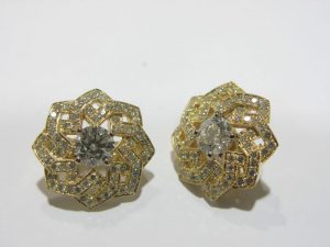 Auskarai Nr.45 (is balto aukso, su zydrais topazais ir briliantais)