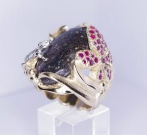 Ziedas Nr.46 (su saules akm."Kairo naktis", puostas driezu ir drugeliu su rubinais)