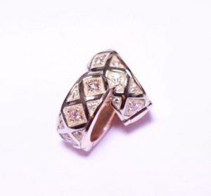 Auskarai Nr.47 (is raudono arba kt.spalvos aukso, puosti brangakmeniais)