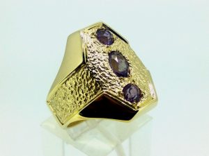 Vyriskas ziedas Nr.48 (is geltono aukso, su aleksandritais)