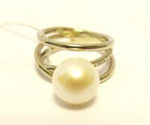 Ziedas Nr.51 (is geltono aukso, su perlu ir briliantais)