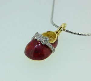 Pakabukas Nr.51 (batukas is geltono, raudono arba balto aukso, su emale ir briliantais)