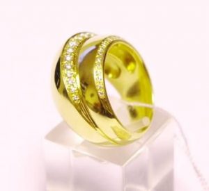 Ziedas Nr.56 (platus, geltono aukso, puostas brangakmeniais)