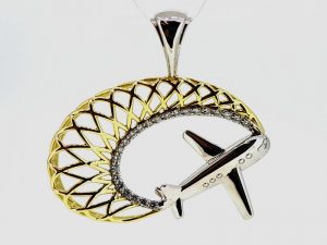 Pakabukas Nr.69 (is balto ir geltono aukso, puostas briliantais)