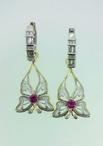 Auskarai Nr.72 (is aukso, puosti avieciu spalvos turmalinu ir briliantais)