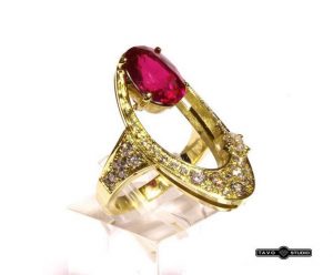 Ziedas Nr.76 (is geltono aukso, puostas rubinu ir briliantais)