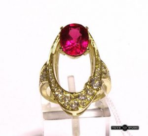 Ziedas Nr.77 (is geltono, raudono arba balto aukso, su rubinu ir briliantais)