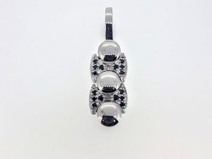 Pakabukas Nr.82 (is aukso, puostas juodais cirkonais)