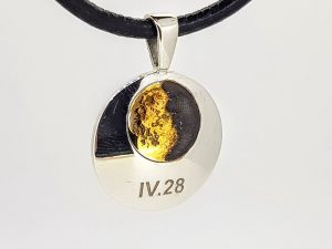 Pakabukas Nr.92 (su menulio nuotrauka, is sidabro ir aukso)