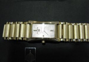 Laikrodis Nr.3 (ranku darbo laikrodis is geltono ir balto aukso, puostas briliantais)