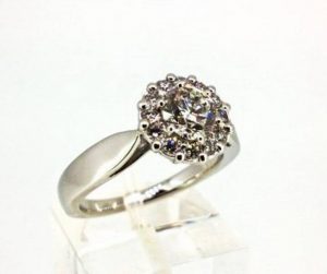 Suzadetuviu ziedas Nr.100 (is balto, raudono arba geltono aukso, su briliantais)