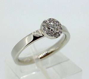 Suzadetuviu ziedas Nr.103 (is balto, geltono arba raudono aukso, su briliantais)