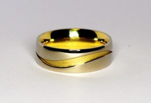 Vestuviniai ziedai Nr.103 (platus, is geltono ir balto aukso)