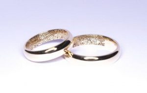 Vestuviniai ziedai Nr.110 (is geltono aukso,su pirstu anspaudais)