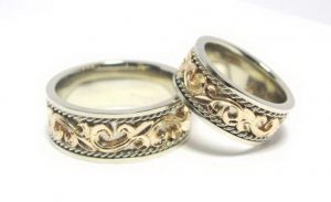 Vestuviniai ziedai Nr.112 (is balto aukso, dekoruoti geltono aukso piesiniu)