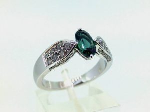 Suzadetuviu ziedas Nr.116 (is platinos arba aukso, su aleksandritu ir briliantais)