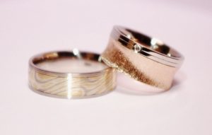 Vestuviniai ziedai Nr.124 (platus, pora-is skirtingu modeliu)