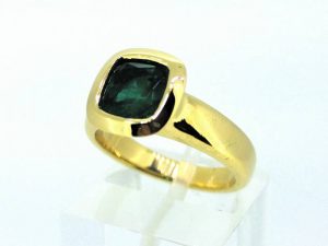 Suzadetuviu ziedas Nr.125 ( su smaragdu, is geltono aukso)