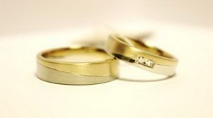 Vestuviniai ziedai Nr.127 (is dvieju spalvu aukso, mot.-su briliantais)