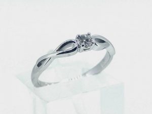 Suzadetuviu ziedas Nr.133 (is balto, geltono arba raudono aukso, su briliantu)