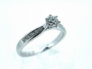 Suzadetuviu ziedas Nr.135 (is platinos arba aukso, su briliantu)