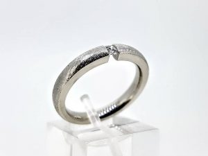 Suzadetuviu ziedas Nr.157 (su briliantu, is balto arba kitos spalvos aukso)