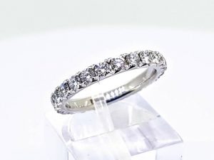 Suzadetuviu ziedas Nr.168 (is balto arba kitos spalvos aukso, su briliantais)