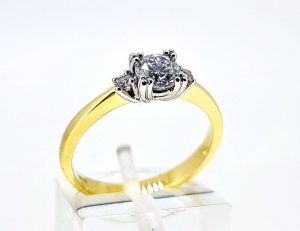 Suzadetuviu ziedas Nr.171 (su briliantais, is dvieju spalvu aukso)