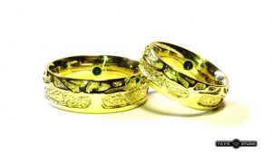 Vestuviniai ziedai Nr.178 (is geltono aukso, puosti smaragdais)