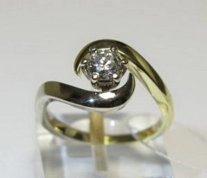 Suzadetuviu ziedas Nr.17(is geltono, balto arba raudono aukso, su briliantu)