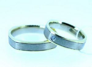 Vestuviniai ziedai Nr.182 (is balto ir geltono aukso,matiniu pavirsiumi)