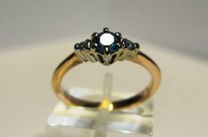 Suzadetuviu ziedas Nr.19 (is raudono ir balto aukso, su tanzanitu bei briliantais)