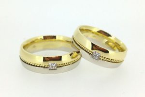 Vestuviniai ziedai Nr.206 (is geltono ir balto aukso, su deimantais)