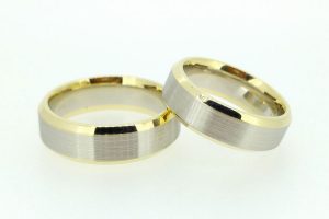 Vestuviniai ziedai Nr.207 (matiniu pavirsiumi, is balto ir geltono aukso)