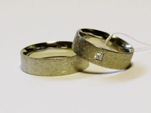Vestuviniai ziedai Nr.234 (is balto, geltono arba raudono aukso, matiniu pavirsiumi)