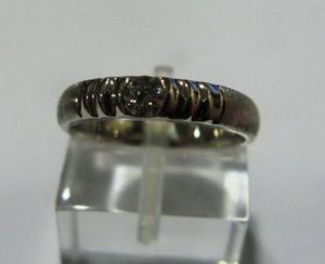 Suzadetuviu ziedas Nr.23 (is platinos arba balto aukso, su briliantu)