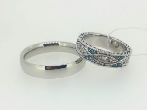 Vestuviniai ziedai Nr.248 (is platinos ir aukso, mot.-inkrustuotas skaidriais ir melynais briliantais)