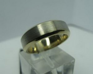 Vestuviniai ziedai Nr.24 (is dvieju spalvu aukso,matiniu pavirsiumi,su poliruotais krastais)