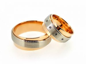 Vestuviniai ziedai Nr.303 (is dvieju spalvu aukso, mot.-su briliantais)