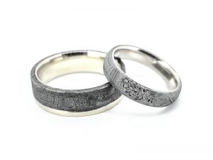 Vestuviniai ziedai Nr.310 (is meteorito ir aukso, mot.-su briliantais)