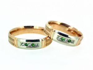 Vestuviniai ziedai Nr.311 (is aukso, puosti smaragdais ir briliantais)