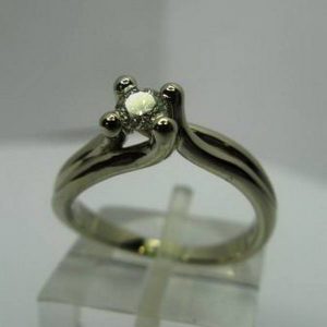 Suzadetuviu ziedas Nr.3 (is balto, geltono arba raudono aukso, su briliantu)