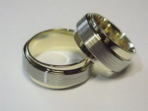 Vestuviniai ziedai Nr.44 (platus, is blizgaus ir matinio dvieju spalvu aukso)