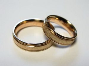 Vestuviniai ziedai Nr.46 (is raudono aukso, matiniai, blizgiu krastu)