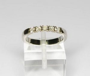 Suzadetuviu ziedas Nr.47 (is balto, geltono arba raudono aukso, su briliantais)