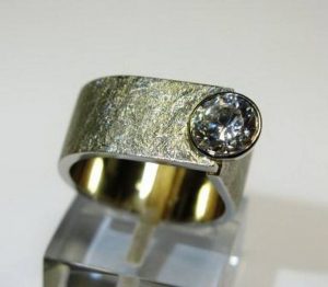 Suzadetuviu ziedas Nr.50 (platus, is platinos, su akvamarinu)