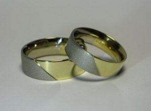 Vestuviniai ziedai Nr.52 (is geltono ir matinio balto aukso)