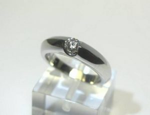 Suzadetuviu ziedas Nr.59 (is platinos arba balto aukso, su briliantu)