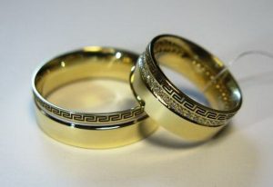 Vestuviniai ziedai Nr.60 (is geltono ir balto aukso, su graikisku rastu)