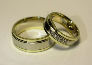 Vestuviniai ziedai Nr.63 (is balto ir geltono aukso, mot.- su briliantais)